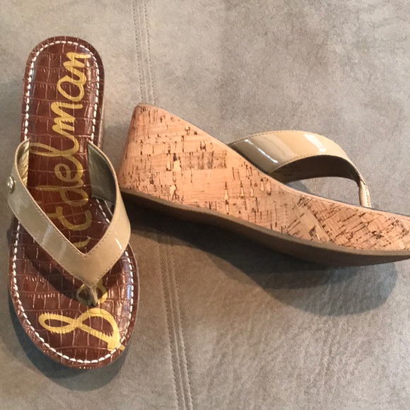 Sam Edelman Shoes - Sam Edelman tan shiny strap sandals w cork base